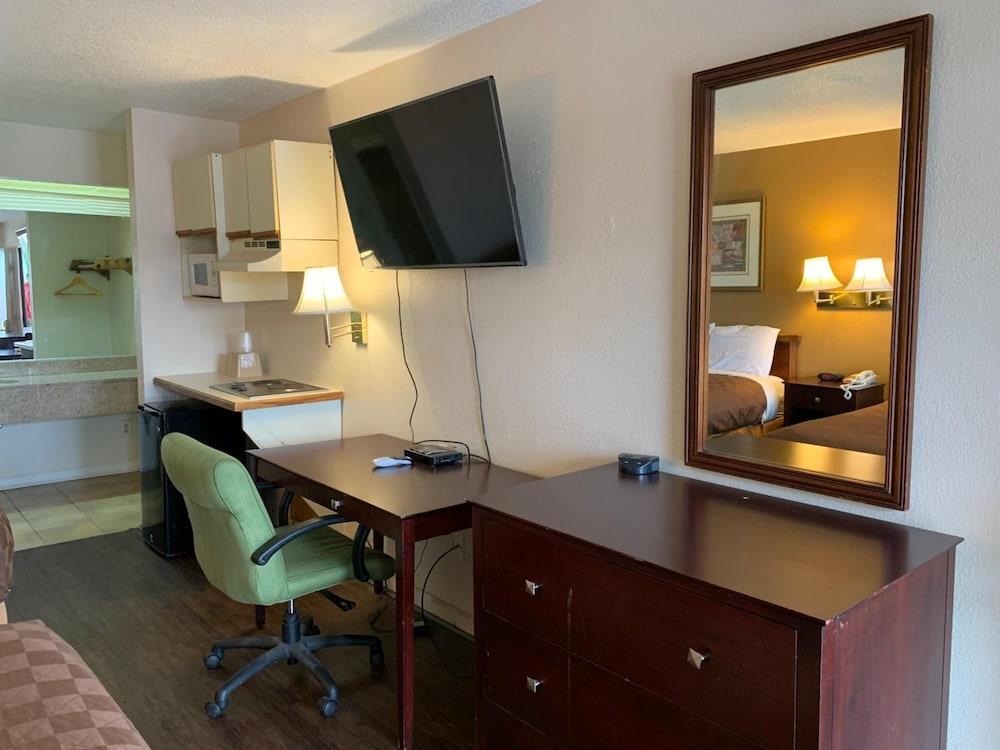 Zainee Inc Budgetel Inn And Suites Огъста Екстериор снимка