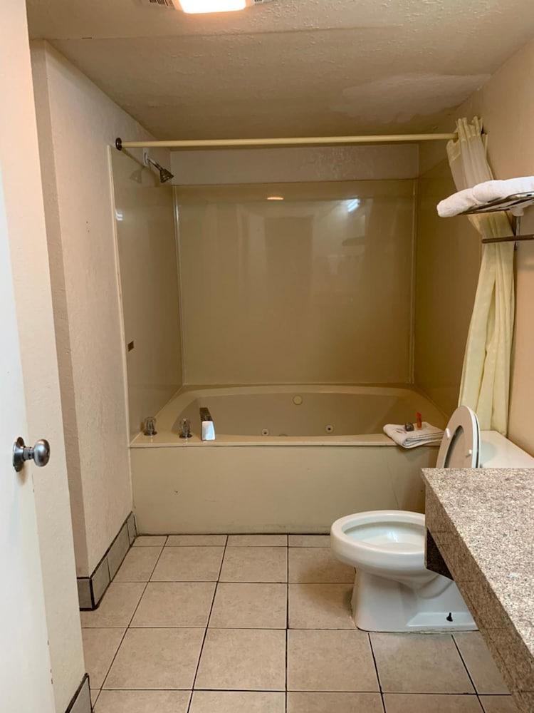 Zainee Inc Budgetel Inn And Suites Огъста Екстериор снимка