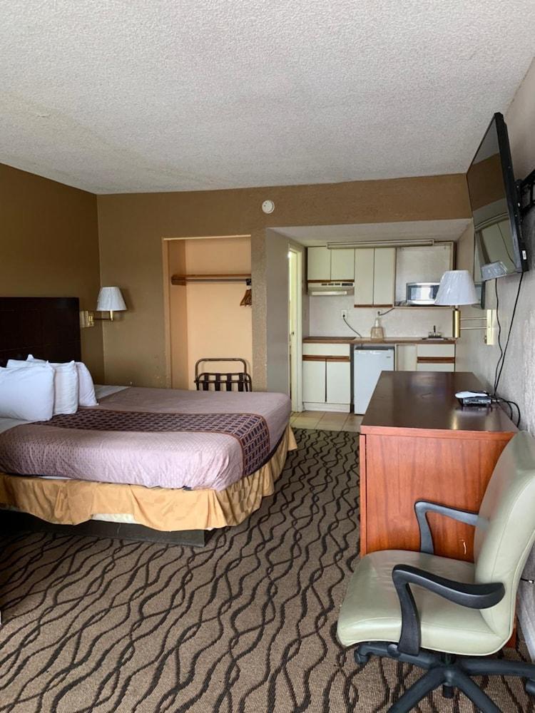 Zainee Inc Budgetel Inn And Suites Огъста Екстериор снимка