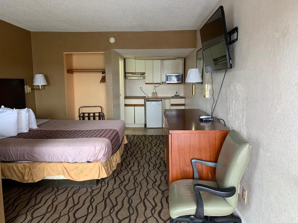 Zainee Inc Budgetel Inn And Suites Огъста Екстериор снимка