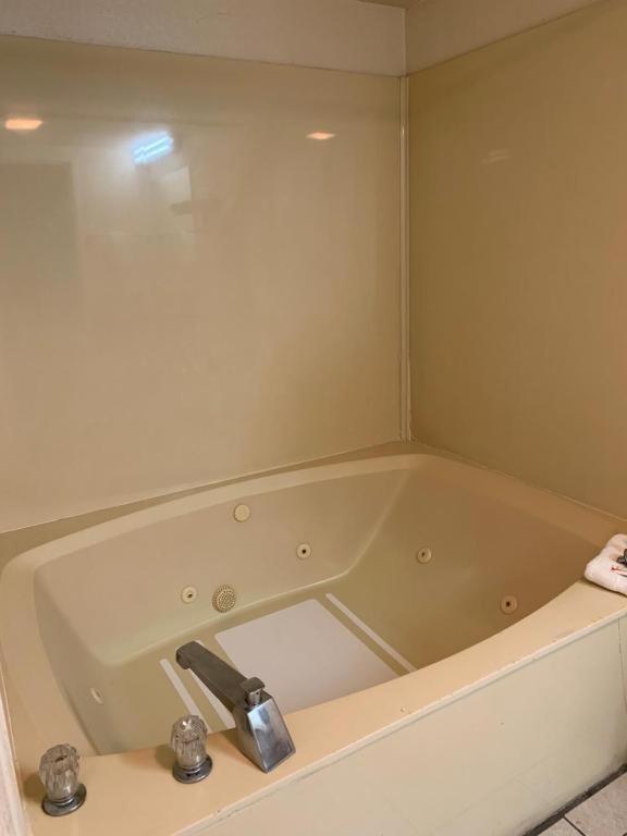 Zainee Inc Budgetel Inn And Suites Огъста Екстериор снимка